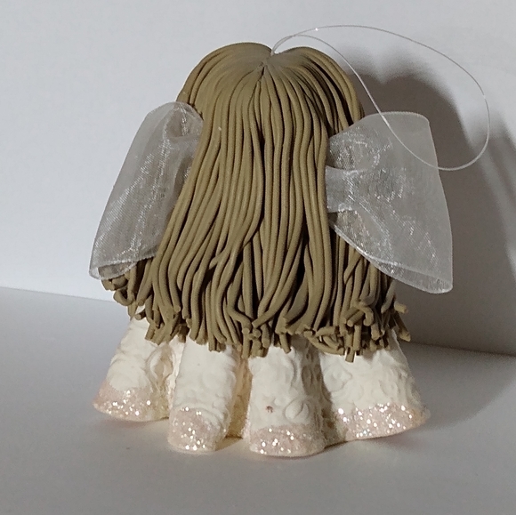 Small Kneeded Friendship Angel Figurine - Picture 3 of 6